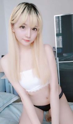 女人脱了内裤趴开腿让男躁动态图