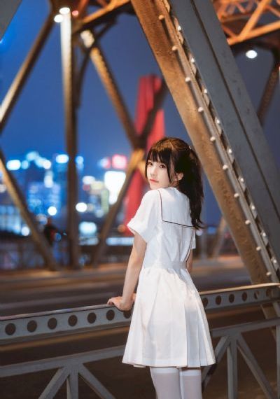 远山淡影